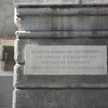 ホテル Palazzo Brigido トリエステ エクステリア 写真